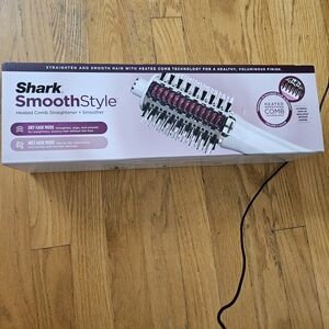 Shark SmoothStyle Heated Comb Straightener - White and Pink